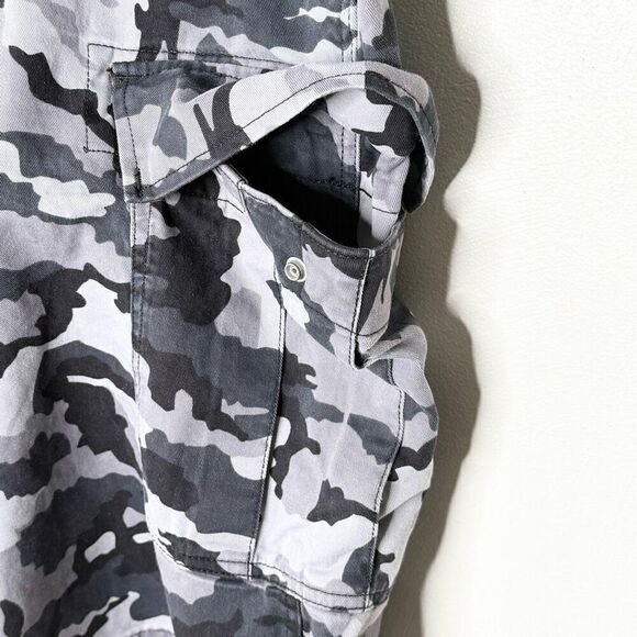 Levi Strauss Gray Camo Shorts - Men’s US 44W - Picture 3 of 10